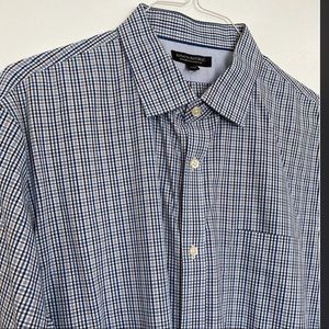 Banana Republic Men's Button down shirt
Long sleeves. XXL